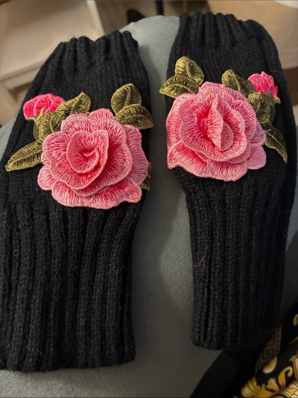 Black Knit Fingerless Gloves with Pink Rose  Applique nwot